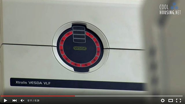 Přístroj detekující dým v datacentru.